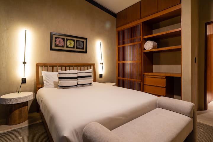 A guest room in warm wood and stone