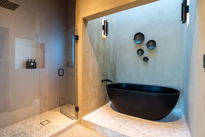 The black soaking tub, quiet and sculptural
