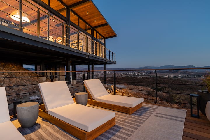 The deck opening to an uninterrupted horizon